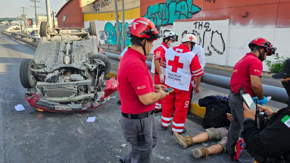 Volcadura deja un lesionado en Monterrey