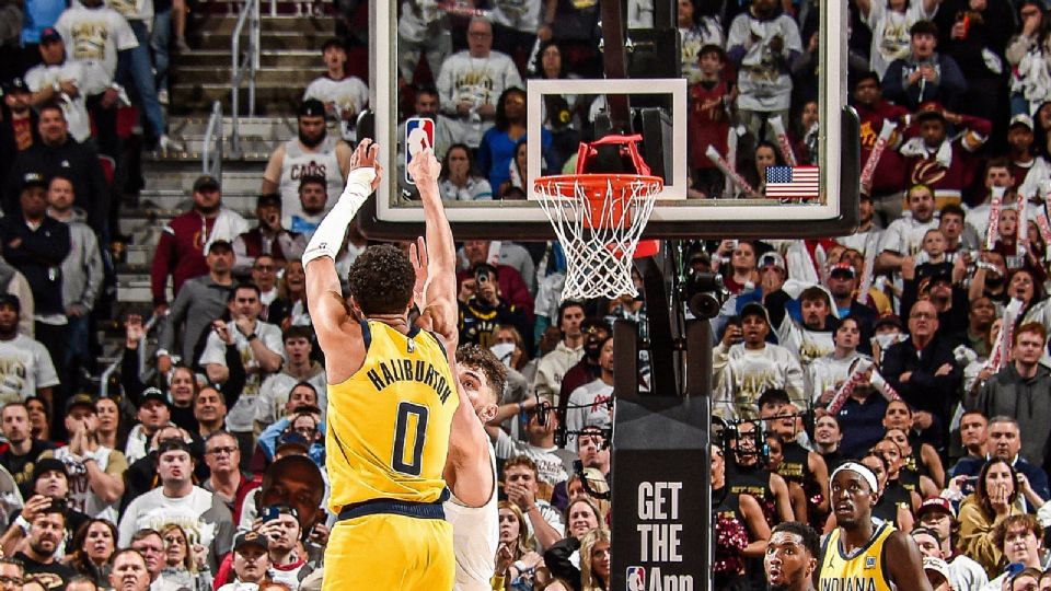 Cleveland desperdició una ventaja de 7 puntos en el último minuto, sufriendo una dolorosa derrota en casa que los pone 0-2 en la serie.