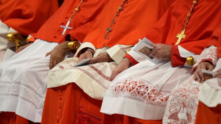 Cónclave 2025: por qué los cardenales visten de rojo y qué significa este color