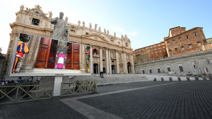 'Extra omnes': Los cardenales se encierran en la Capilla Sixtina para elegir un Papa