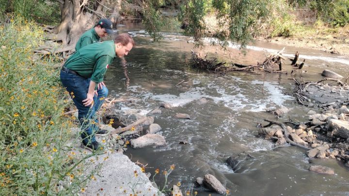 Medio Ambiente inspecciona daños en el Río Pesquería para determinar multa a Ternium