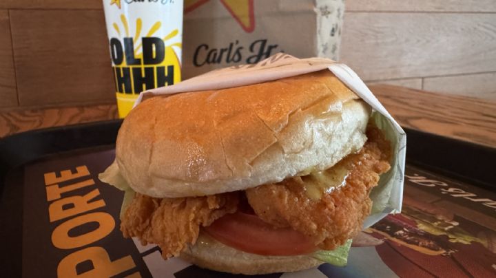 ¡Hamburguesas en $10 para mamá en Carl’s Jr!