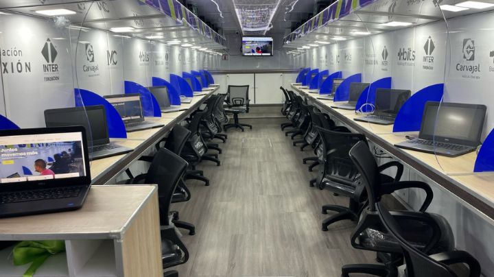 Monterrey lanza aula móvil para impulsar la educación en adultos mayores