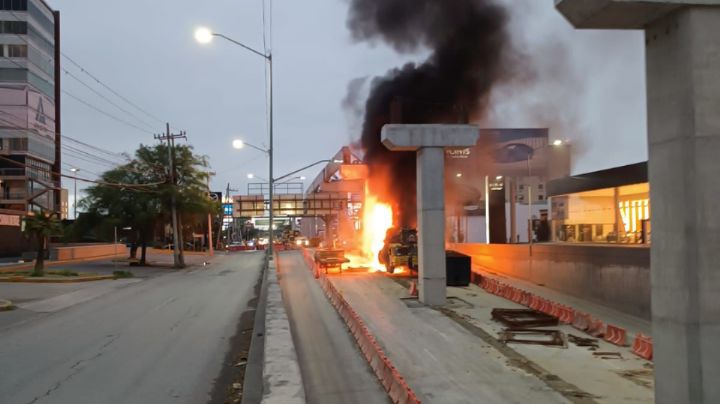 Se incendia grúa de la Línea 6 del Metro en Avenida Miguel Alemán