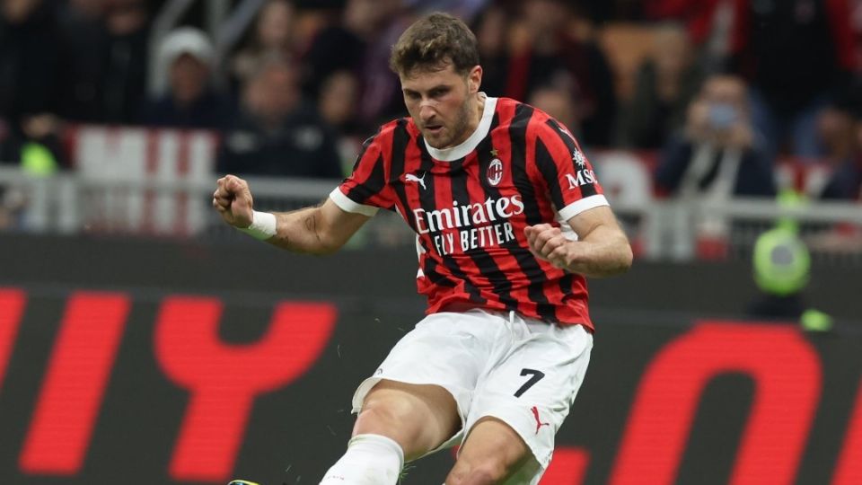 Santiago Giménez entró de cambio para marcar un doblete y dar la victoria al Milan con una remontada ante Bolonia