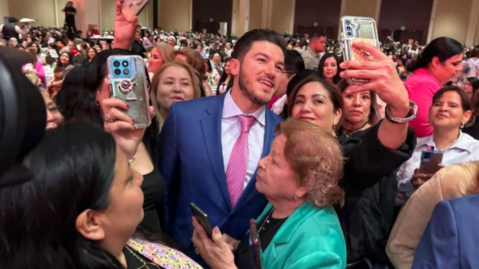 Con la rifa de un auto, show de comedia y un desayuno, el gobierno de NL festejó por el Día de las Madres a unas 3 mil 500 trabajadoras sindicalizadas.