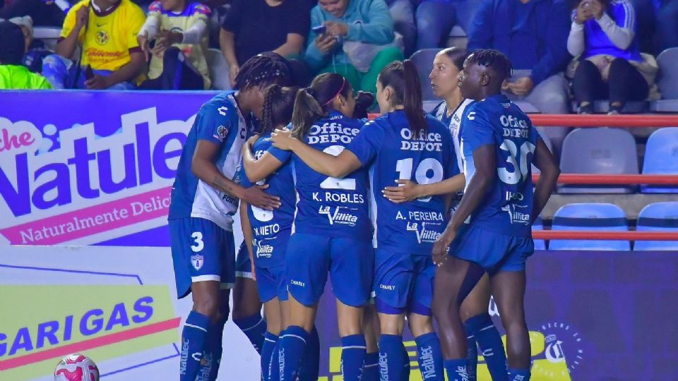 Charlyn Corral en modo estrella: La atacante marcó doblete y dejó a las Tuzas con un pie en la gloria.