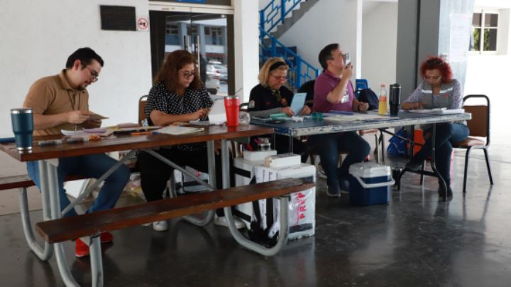 'Tiene que valer la pena', funcionarios de casilla en NL hacen posible jornada electoral