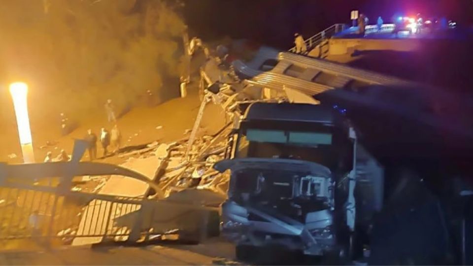 Descarrilamiento de un tren deja al menos siete muertos y 30 heridos en Rusia.