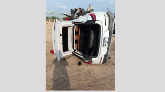 Camioneta vuelca en la carretera a Colombia y mueren 2 personas