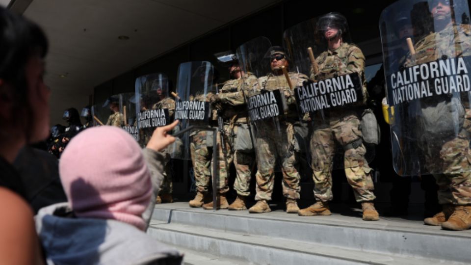 Migrantes en manifestación en Los Ángeles.