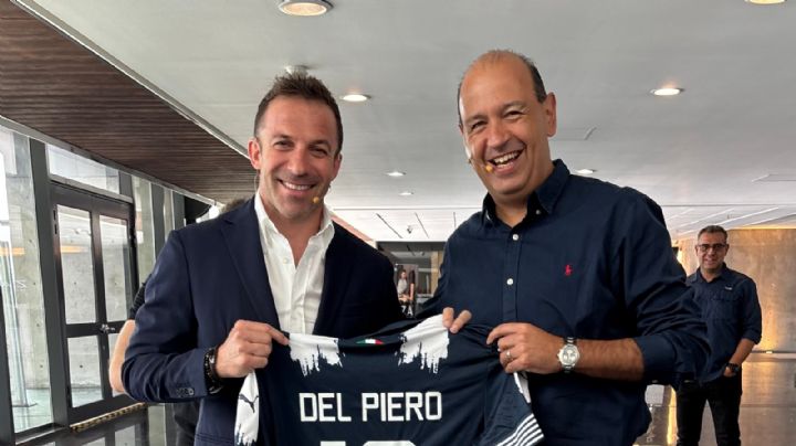 Rayados regala jersey a Del Piero en su visita a Monterrey