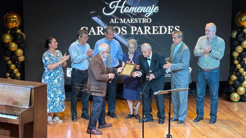 Carlos Paredes recibe homenaje en el Museo de Historia Mexicana
