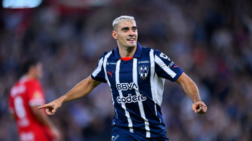 El delantero de Rayados suma 20 goles en la temporada y supera figuras históricas del club