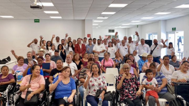 Donan 12 sillas de ruedas a adultos mayores de Santa Catarina