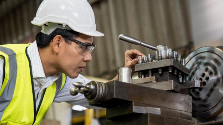 Cae industria manufacturera en México durante abril: Inegi