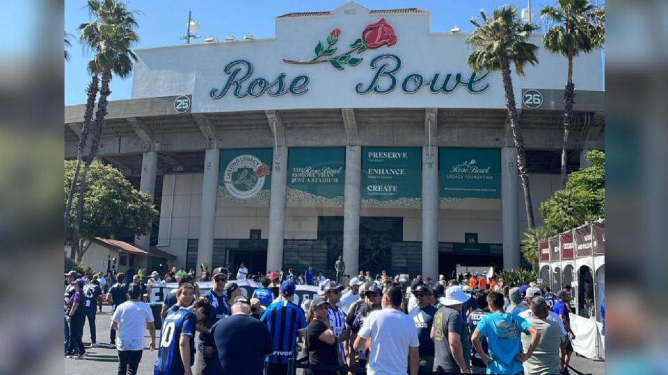 Rayados y su afición listos para el debut en Pasadena