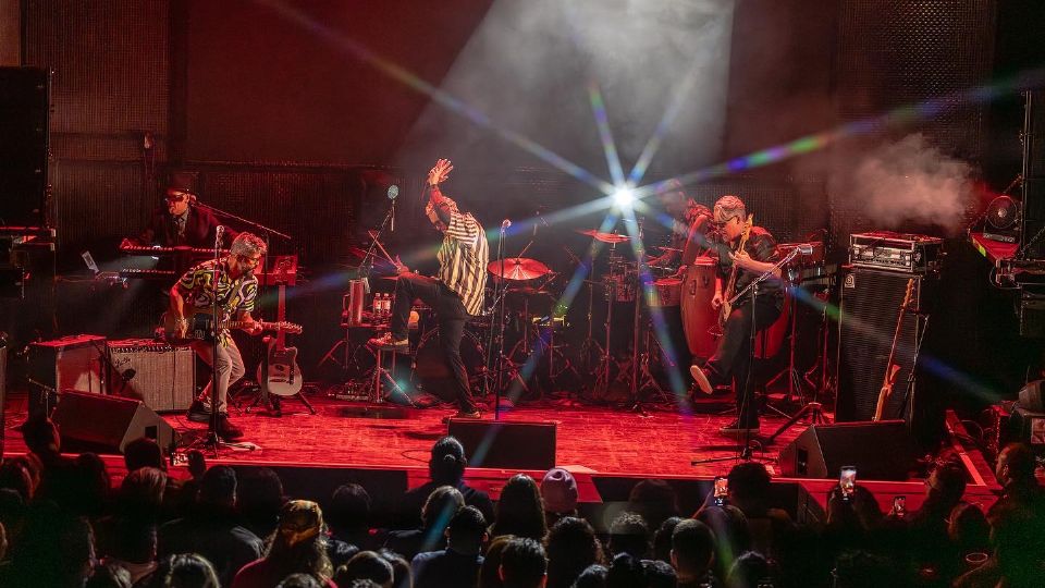 Los Amigos Invisibles en concierto.