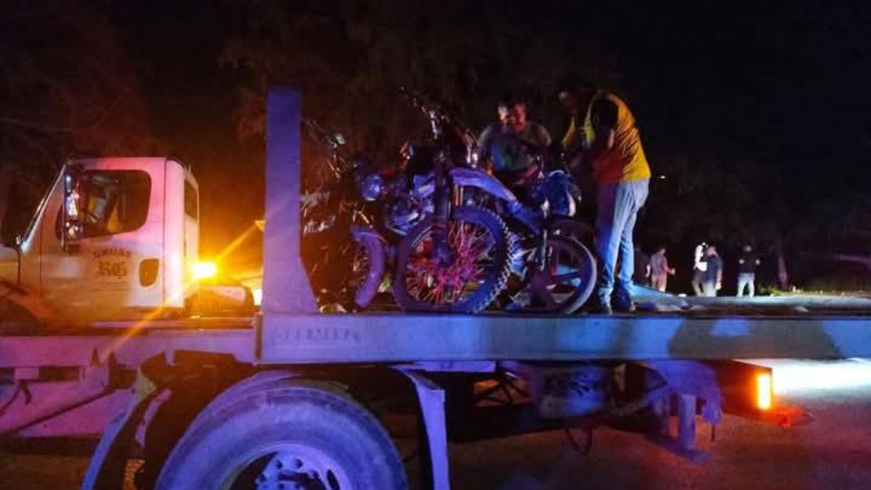 Grúa se lleva motos irregulares en Cadereyta