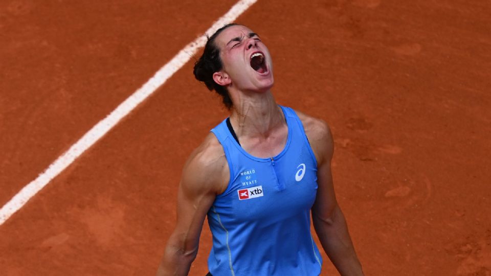 La francesa Lois Boisson celebra su histórica victoria sobre Jessica Pegula.