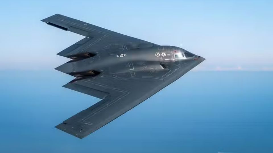 Trump revela uso de 6 Bombas antibúnker y 30 misiles Tomahawk en ataque a Irán.