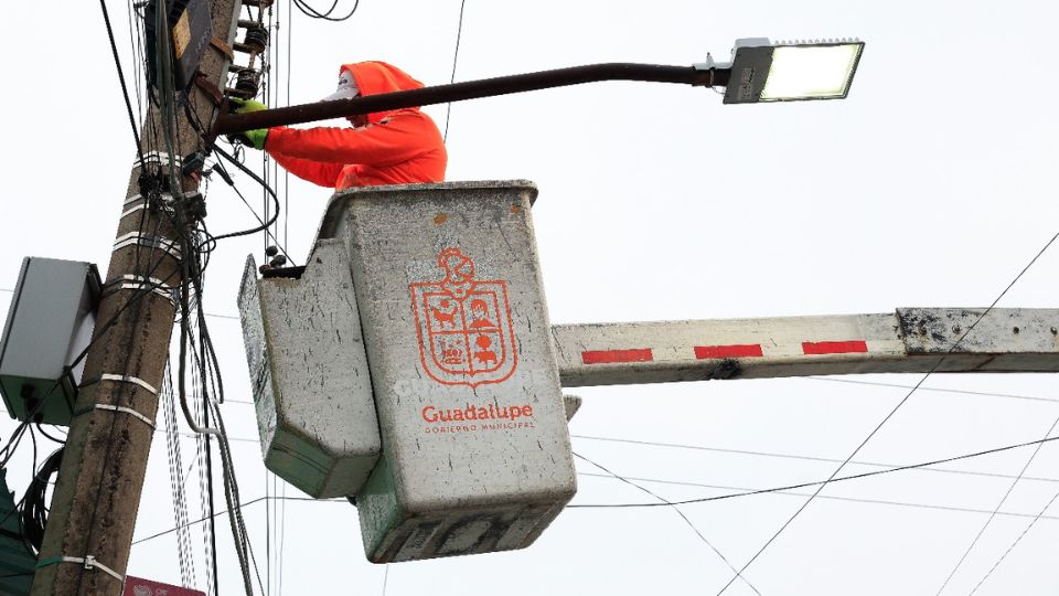 Inicia Guadalupe renovación masiva de alumbrado público.