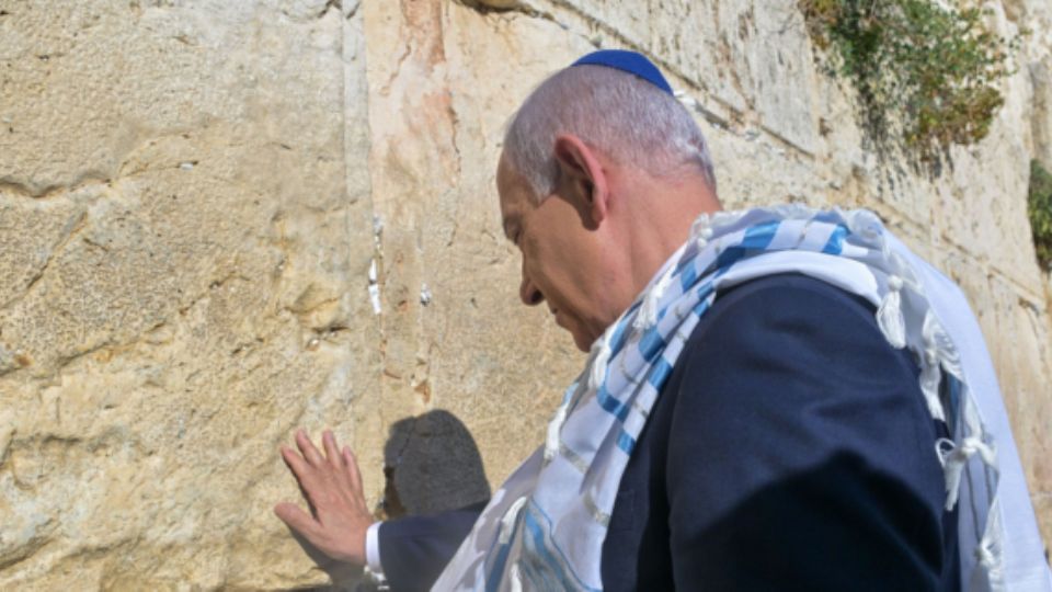 Benjamín Netanyahu en el Muro de las Lamentaciones de Jerusalén.