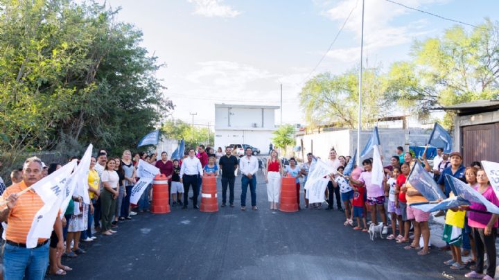 Entrega alcalde de Salinas Victoria pavimentación total de colonia Los Laureles