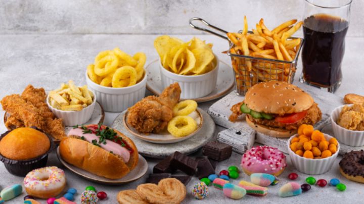 ¿Cuáles son los alimentos ultraprocesados que tienen niveles de azúcar más alto y por qué evitarlos?