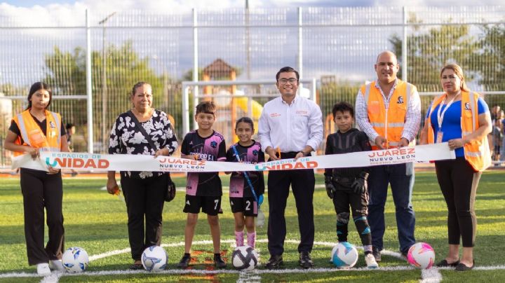 Entrega Félix Arratia centro deportivo en colonia Mirador de San Antonio