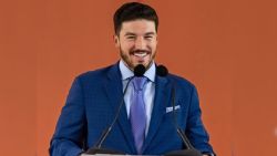 Samuel bien acompañado al Informe