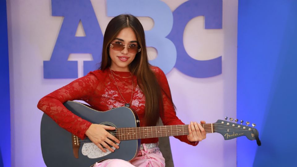 Angie Camille lanza “Rara y Diferente”, una oda a la autoaceptación.