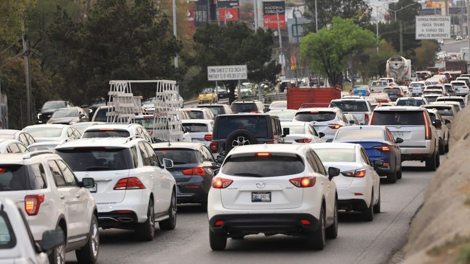 Monterrey construirá 2 carriles laterales en la Carretera Nacional.