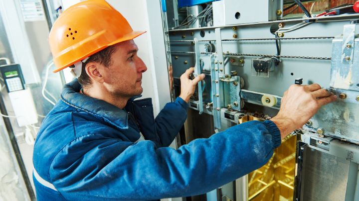 Enfrenta Nuevo León déficit de 40 mil técnicos especializados