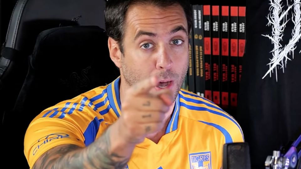 El streamer español lució la playera auriazul en The Wild Project: Su suegro, originario de Monterrey, se la regaló.