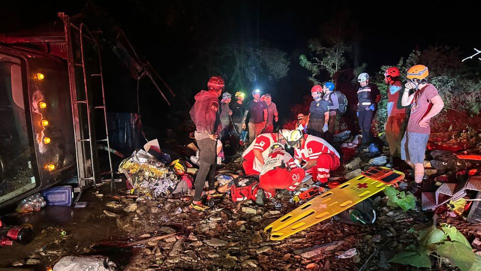 Protección Civil confirma que lesionados en accidente de Santiago están fuera de peligro.