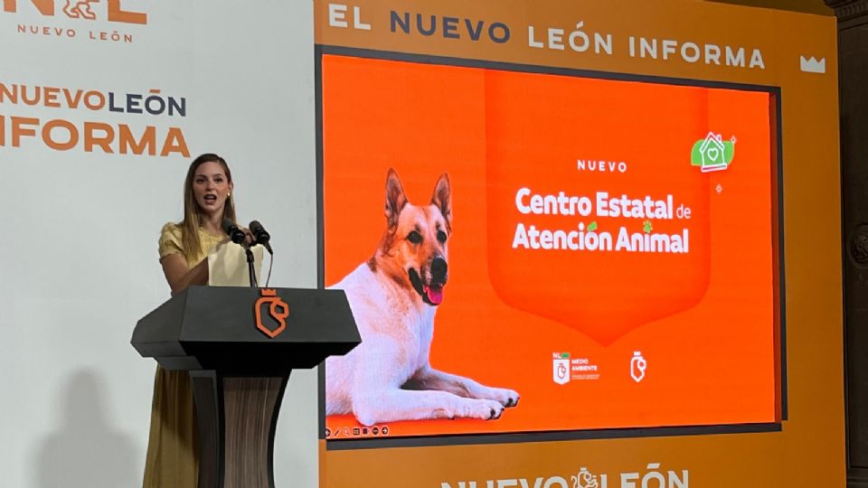 Mariana Rodríguez, titular de 'Amar a Nuevo León' en conferencia este 9 de junio.
