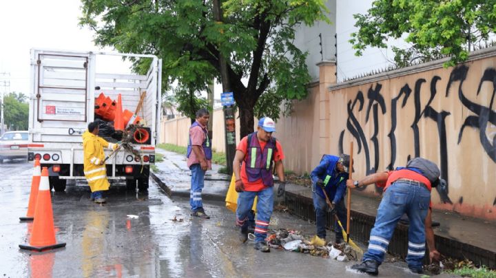 Monterrey refuerza limpieza de pluviales ante pronóstico de lluvias intensas