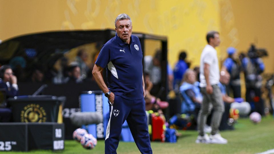 El técnico de Rayados, Domènec Torrent, evalúa la eliminación ante el Dortmund.