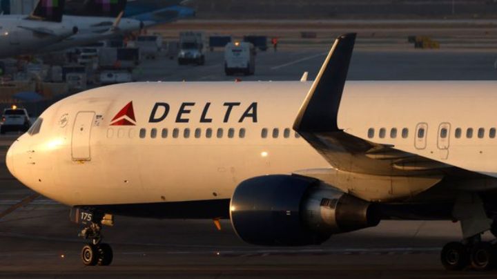 Aterrriza avión de emergencia en isla del Atlántico, deja varados a más 200 pasajeros