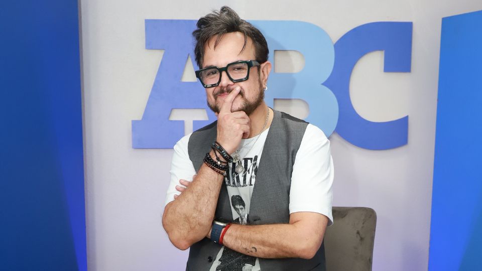 Aleks Syntek se dice dispuesto a hacer nueva versión del tema de La Familia P. Luche.