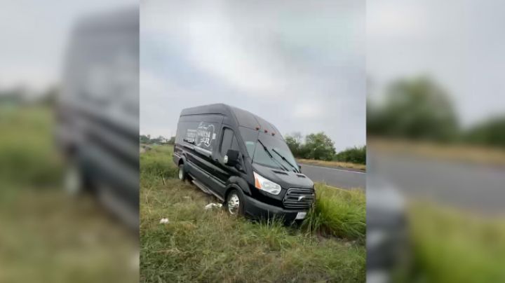 Conocido grupo de música regional vuelca su camioneta sobre la Carretera Nacional