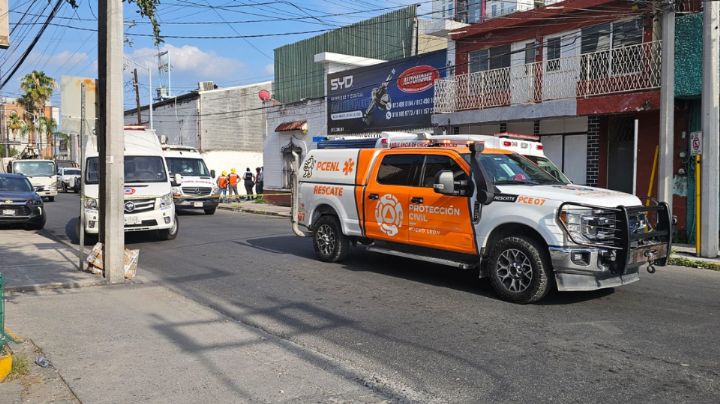 Muere hombre electrocutado tras pisar cables en el centro de Monterrey