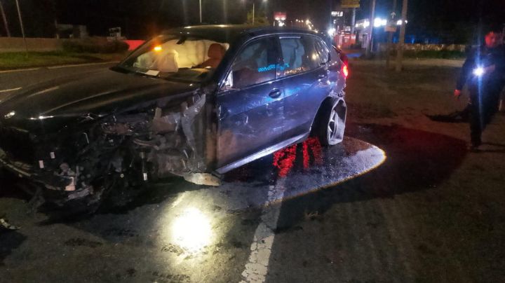 Choque entre camioneta y auto deja 4 lesionados en Monterrey