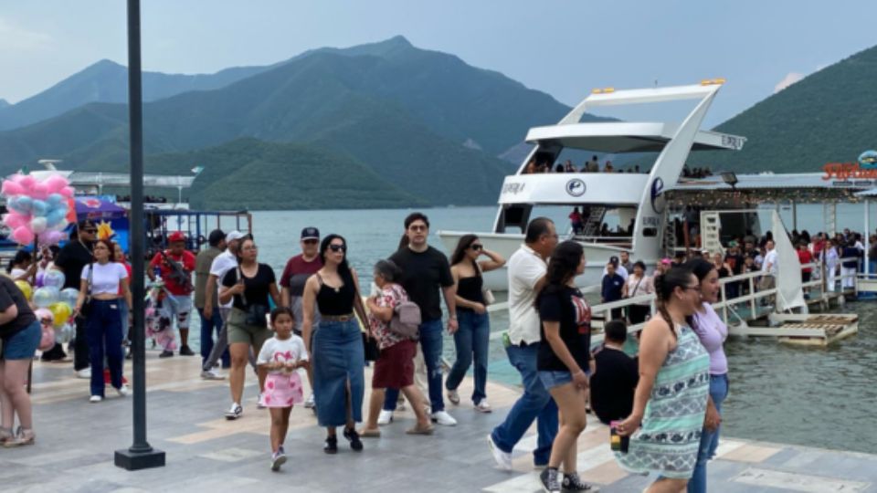 Visitantes de la presa La Boca.