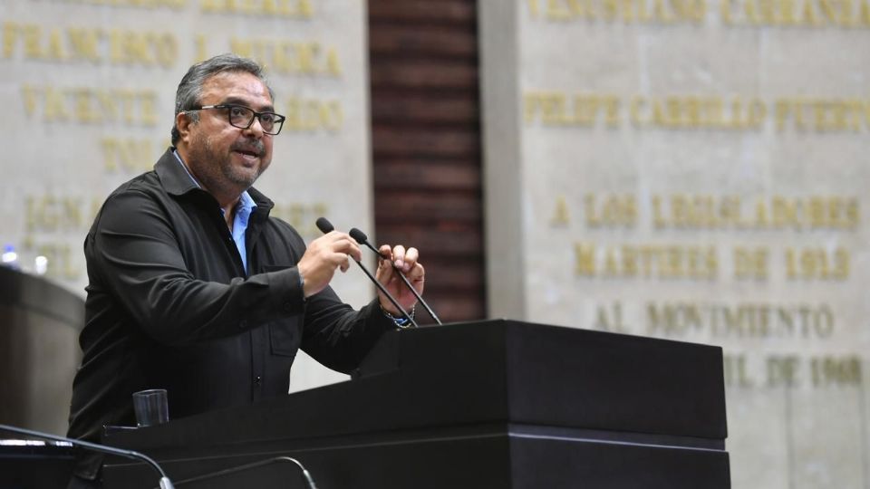 Víctor Pérez, diputado federal.