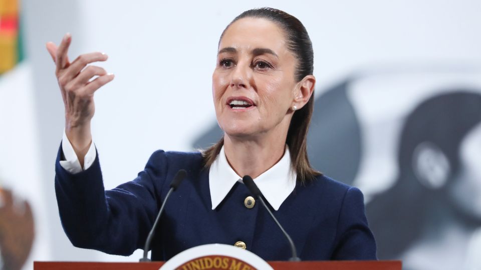 Sheinbaum asegura que México seguirá exportando tomate a EU pese al arancel.