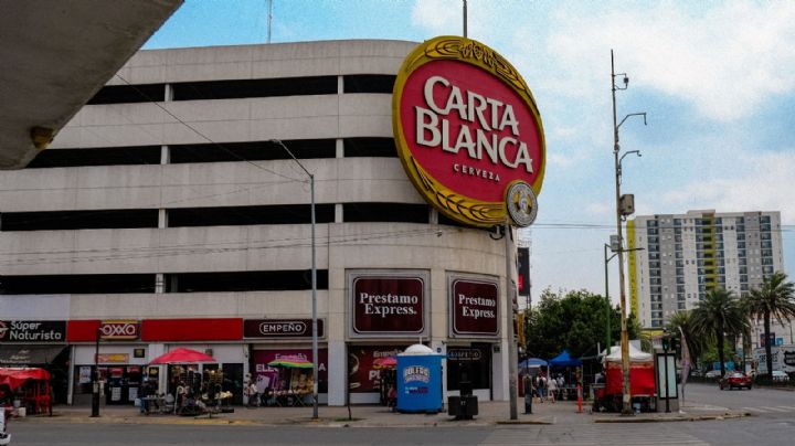 Se apaga un ícono: retiran el histórico anuncio de Carta Blanca en Monterrey