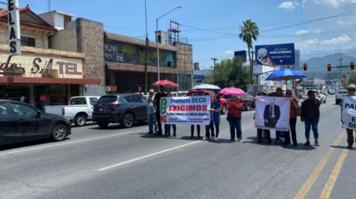 Exempleados de Protecto Deco bloquean vialidad para exigir el pago de su liquidación