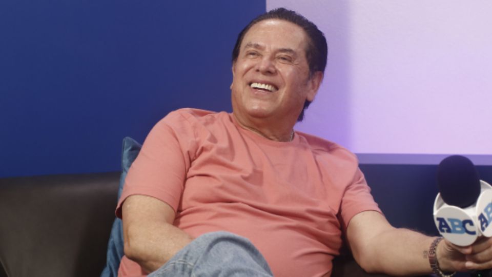 Mario Bezares, conductor.